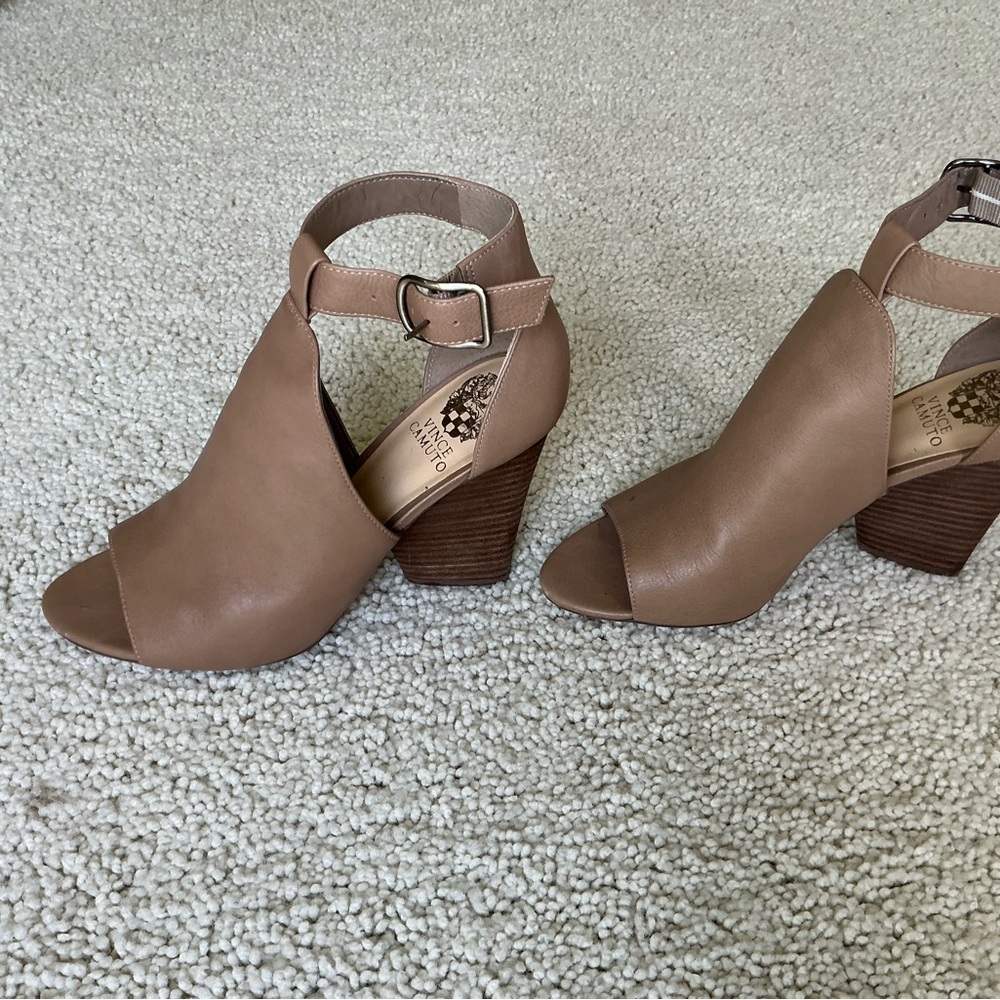 Vince Camuto Women's Tan Peep-Toe Heels